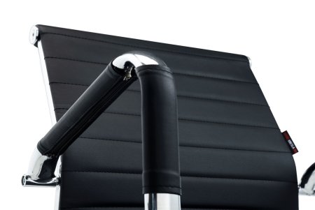 Офисное кресло Jarick Strong Black (Черный)